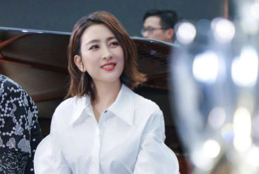 [姚晨]38岁马苏有多真实？没有10级美颜后，网友：这不是我们村的村花吗？