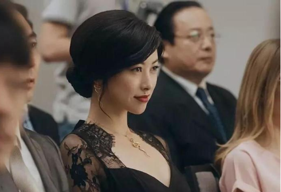 「好莱坞」她艳压刘亦菲,连续8年被评为全球最美,如今35岁还在好莱坞当公主!