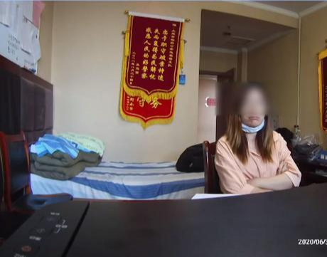 冰视频|结伴旅行，却发现女友和他人暧昧？男子分手“神操作”把自己害了