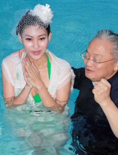 玉女掌门人：她被称“玉女掌门人”， 36岁身体机能停留在20岁， 今被富豪老公宠成公主