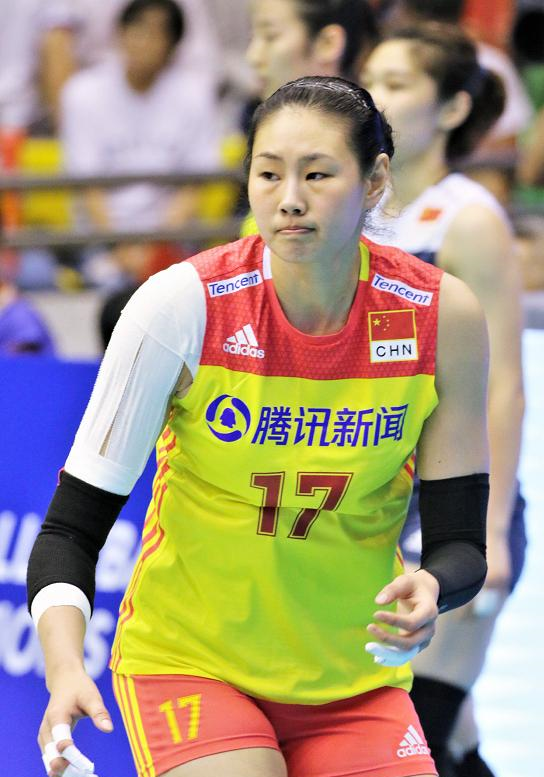 朱婷▲神操作，女排核心之一接班颜妮？三度改位置，比朱婷都要全面