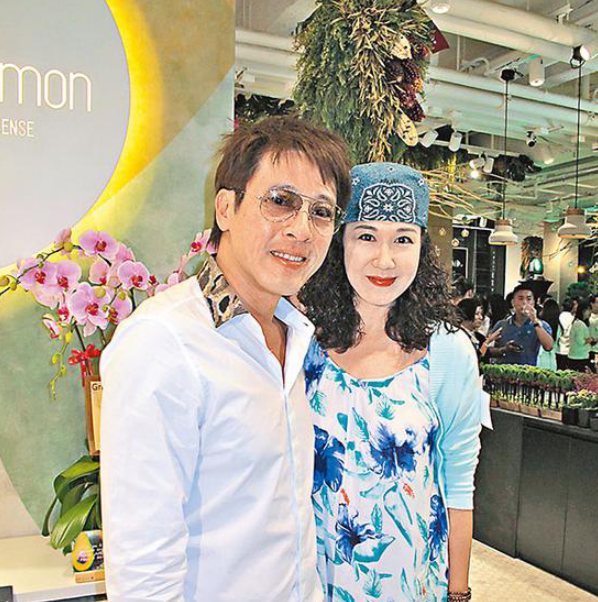 吕颂贤|夫妻俩追求年轻,坚持25年不吃肉不生娃,57岁的老婆美过20岁少女