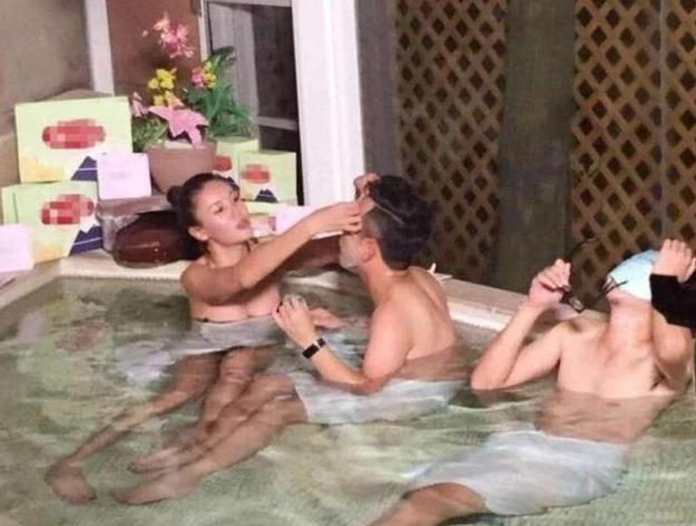 张蓝心|张蓝心早年上日本综艺“大尺度”，与两男一同在浴室泡澡，网友：太毁三观！