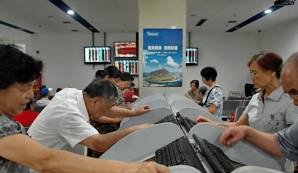 「次新股」有没有人持有一只股票的时间超过了10年？