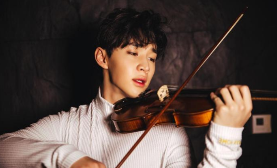 『刘宪华』不仅是迪丽热巴，女星们请离刘宪华远一些，毕竟这4张照片足够了