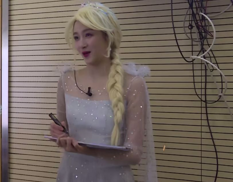 [关晓彤]关晓彤炫耀会画简笔，看清她随手画好的成品，确定这是认真的吗？