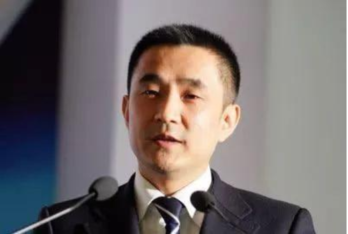 |负债8百亿逃到外国，只带走61亿身价和明星女朋友，父亲去世也没回来！