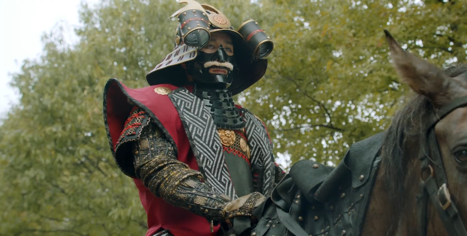 原来悟正五岁时,家里被倭寇袭击,父母姐姐都死了.