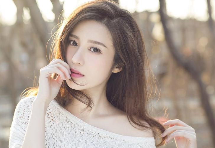 邬靖靖|出道就被姑父捧红，如今姑父改捧小30岁娇妻，她沦落演网剧为生