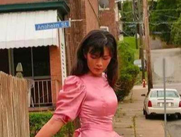 许可馨@被教育部批评后，许可馨又成了高考的模拟试题！教育需要考虑什么？