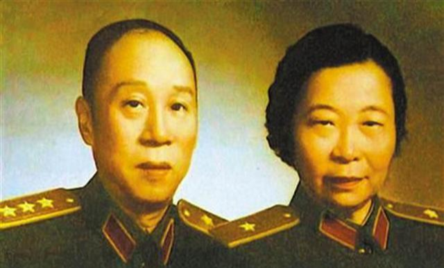 丘吉尔|女将军衣锦还乡，她当童养媳时的丈夫说，乡下堂客当将军弄错了吧