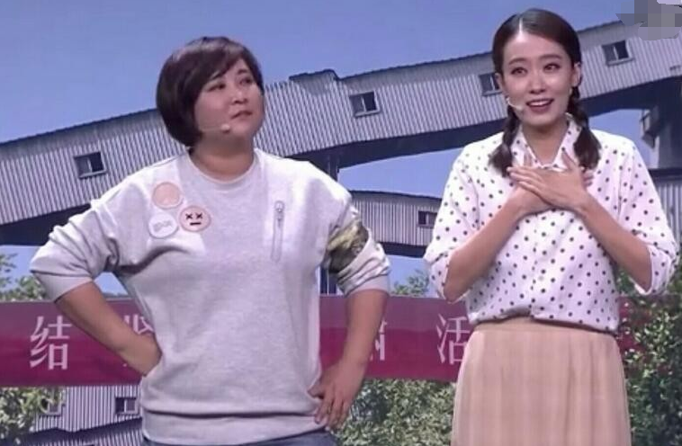 #贾玲#因春晚跷二郎腿出名, 是冯巩的爱女, 现在为贾玲打工