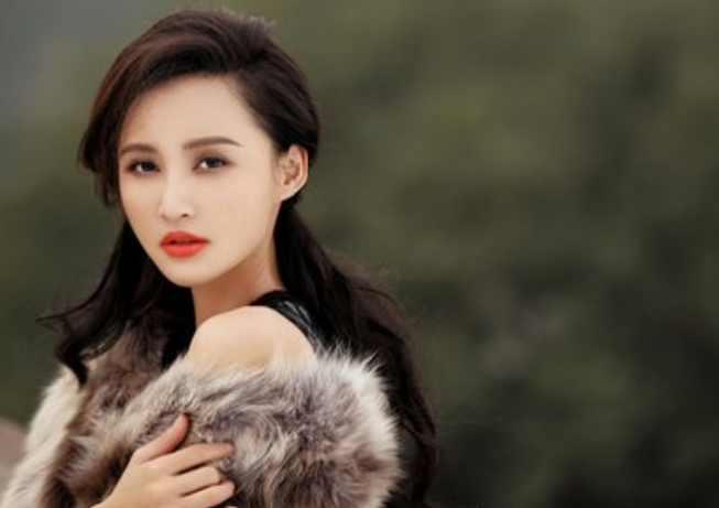 王志飞|一走红就抛弃妻子，后与小15岁娇妻认识3天闪婚，如今落魄到只能租房住！