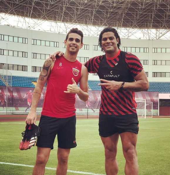 [上海上港]定时炸弹？上港2500万外援给球队下最后通牒，佩雷拉被迫开启B计划