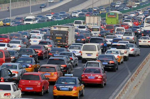 堵车|国庆期间最堵的五条高速，车流涌动寸步难行，高速钓鱼都来了！