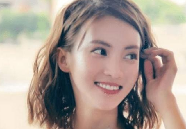 邓伦@比杨紫长的都漂亮，最后却被公司雪藏，如今凭借前男友再次走红