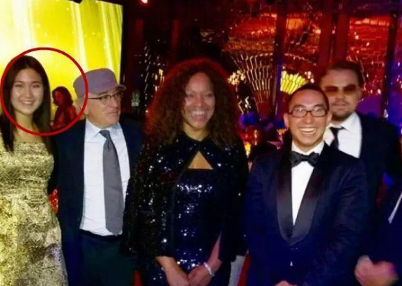 杨紫■何鸿燊逝世，二房神秘学霸外孙女哥大毕业归来，女赌王后继有人