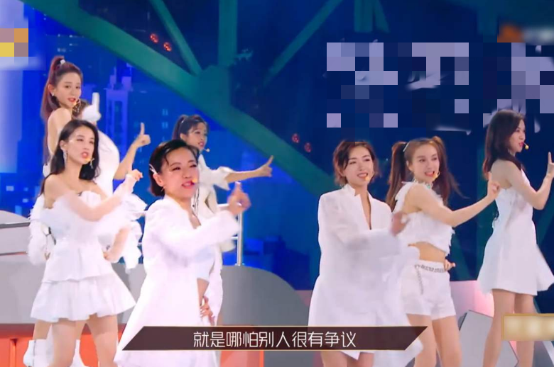 黄圣依|《乘风破浪》黄圣依“欺负”完蓝盈莹，又让金晨拎鞋，宁静可不惯她毛病！
