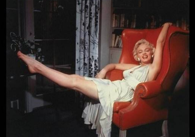 玛丽莲·梦露■导演迟迟不喊咔,成就了永远的影史经典,却也害的女演员家破人亡