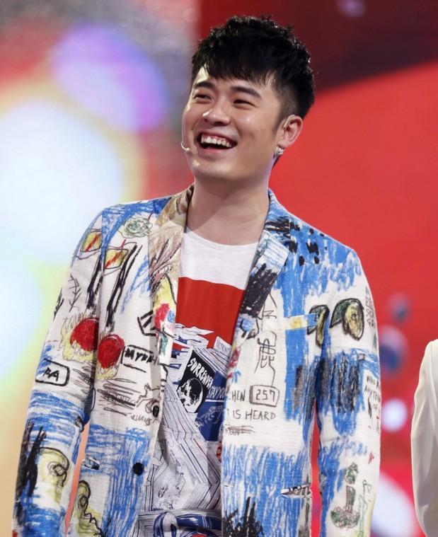 娄艺潇|?她才31岁脸就“崩了”？从来不承认整容，如今满脸硅胶感垮成“假人”