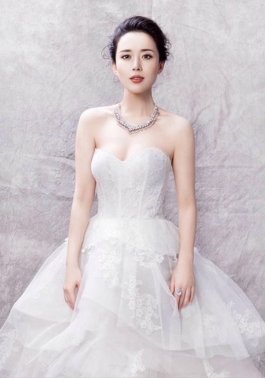 「宝莲灯」她是《宝莲灯》中的“第一美人”，过得怎样了？如今51岁魅力不减当年