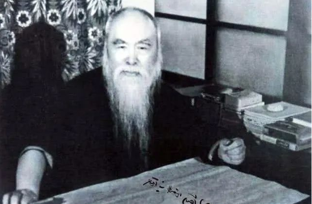 颜夕趣史|他醉酒题字“不可随处小便”,酒醒后更改字的顺序,成为至理名言