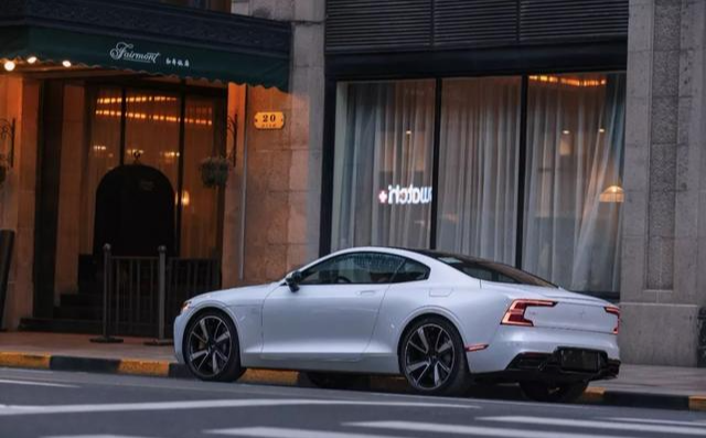 『沃尔沃』十年磨一剑，吉利、沃尔沃双剑合璧，极星问世，4秒破百