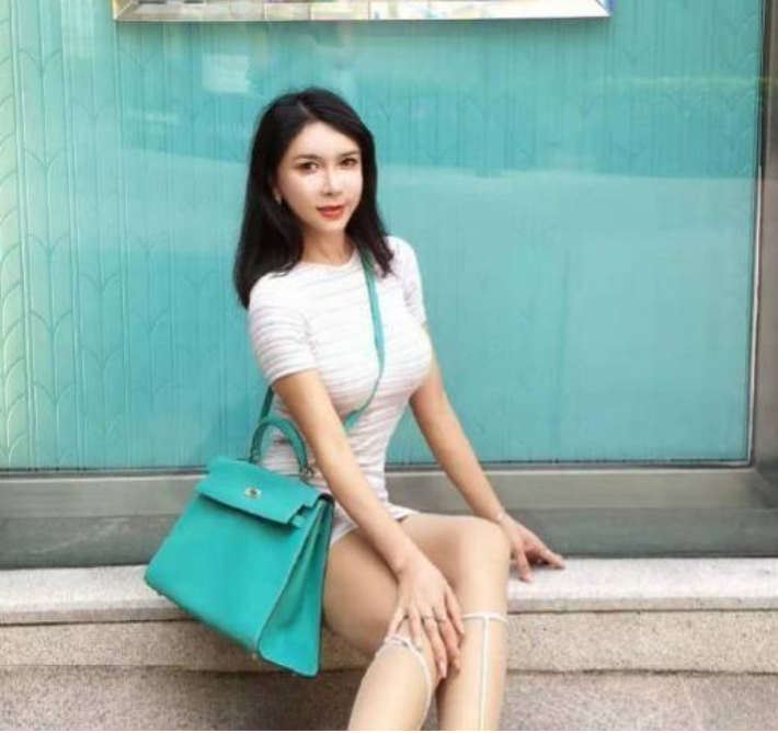明星|当红女明星沦为18线明星后，为了“取悦”粉丝，只能穿成这样商演走穴