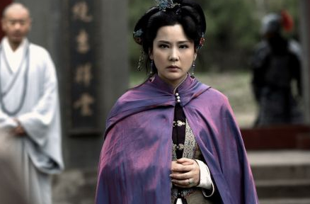 周一围|导演拍戏拍到一半跑路,主演无奈自导自演,不料最后竟获赞无数!