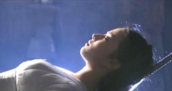 小龙女|三个版本的小龙女“睡绳子”，一人天然仙，一人却让网友操碎了心