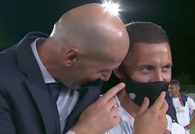 皇家马德里|皇马夺冠众生相！齐达内和拉莫斯相拥，贝尔欢呼，全队疯狂庆祝