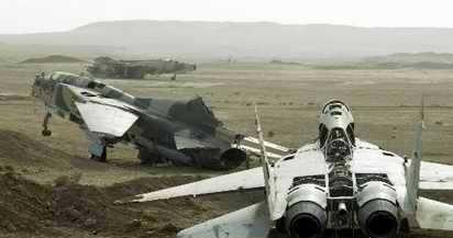 [萨达姆]伊拉克战争时，萨达姆为什么会将其强大的空军战机全部埋葬，弃而不用？