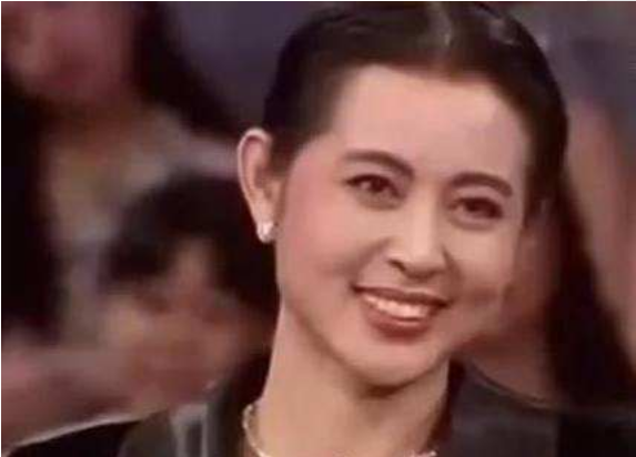 继母|十岁时被生父抛弃，恨了父亲太多年，成名后反为继母买下了豪宅
