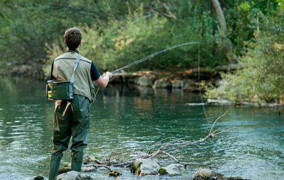 |老钓手告诉你水质颜色对鱼口的影响——盛世三渔