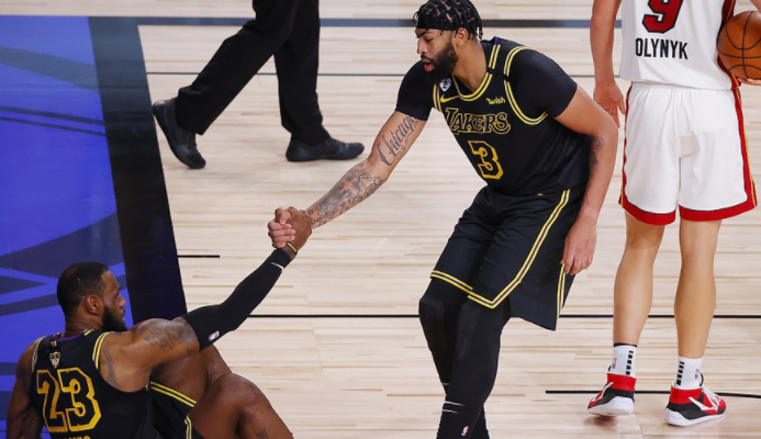 习近平|湖人夺冠概率升至94%！浓眉哥一战平乔丹追奥尼尔，真要夺FMVP