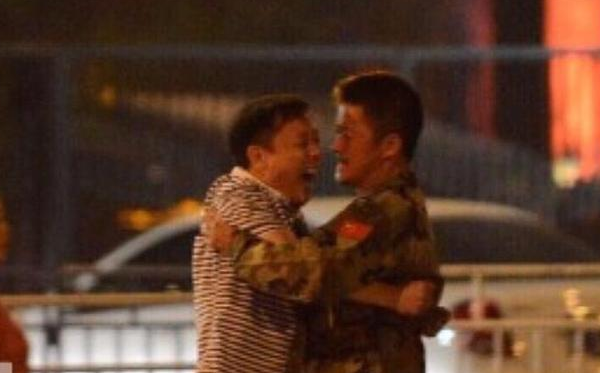 吴京|亲密称段奕宏“死鬼”，酒驾5米被逮，吴京“硬汉”形象“崩”了