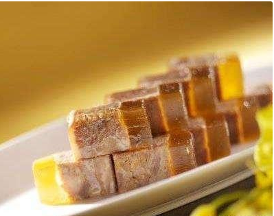 上海市▲第一次去南方，4人要了8个菜，点菜时老板说够吃，上菜后我们哭了