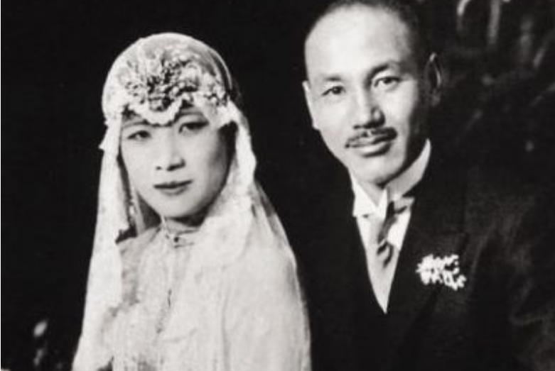 宋美龄|宋美龄暗访戴笠,让他暗杀一个人,不料老蒋怒斥:谁敢动他我动谁