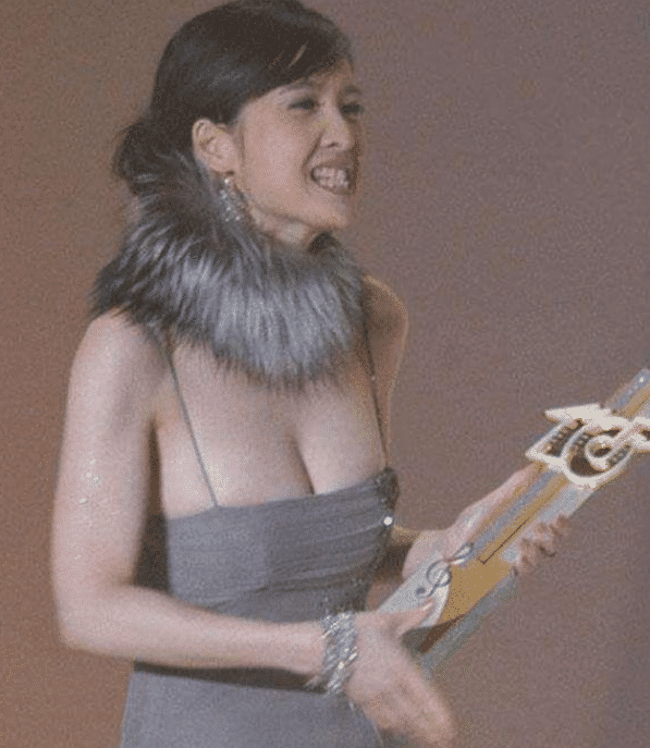 周慧敏|被戴8次绿帽子都不离婚， 光捉奸在床就有3次， 网友：绿帽奥特曼