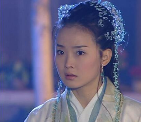 『电视剧』最“穷”剧组，没钱打金银钗，就给女演员撒上雪花，反成为了经典