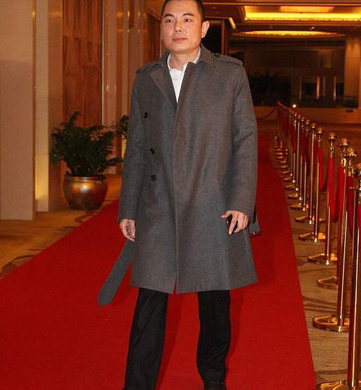 李湘|他曾在辉煌时娶了李湘，破产惨遭离婚抛弃，如今身家30亿14字评价李湘