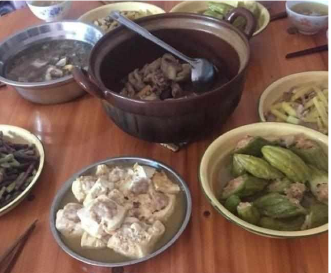 [豆腐]初次去男友家，婆婆做丰盛家常菜，品尝后，吃不下去也要吃
