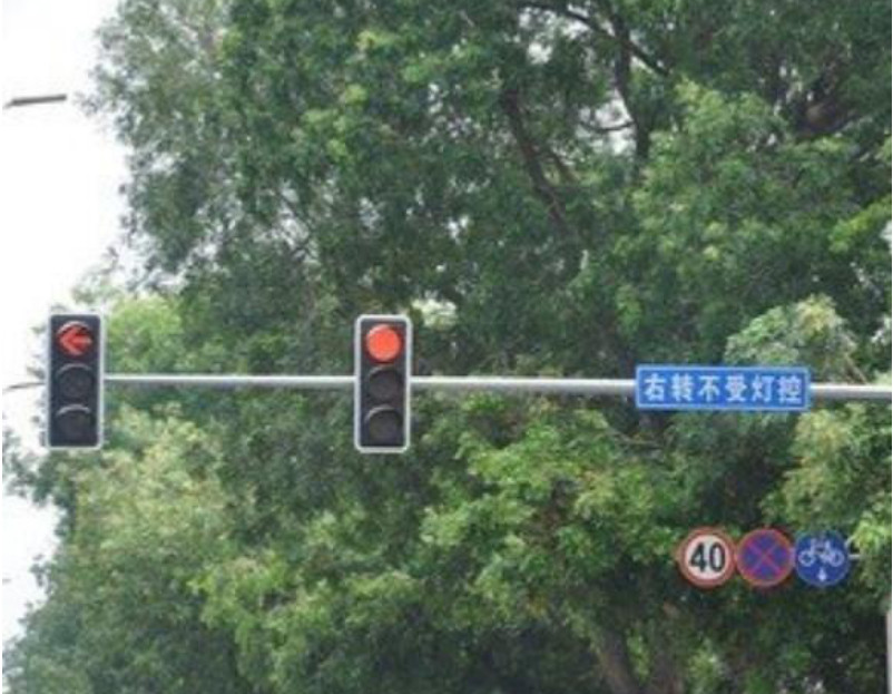 交通法规|交警提醒:右转红灯不扣分, 有这个标志右转直接扣6分!