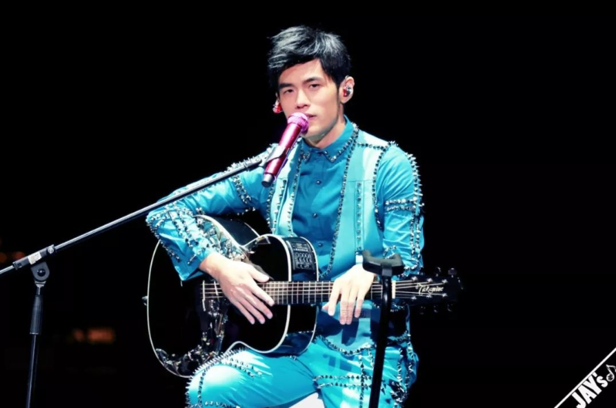 昆凌|?昆凌17岁就被周杰伦追到手，当看完她的旧照后，难怪杰伦会娶她