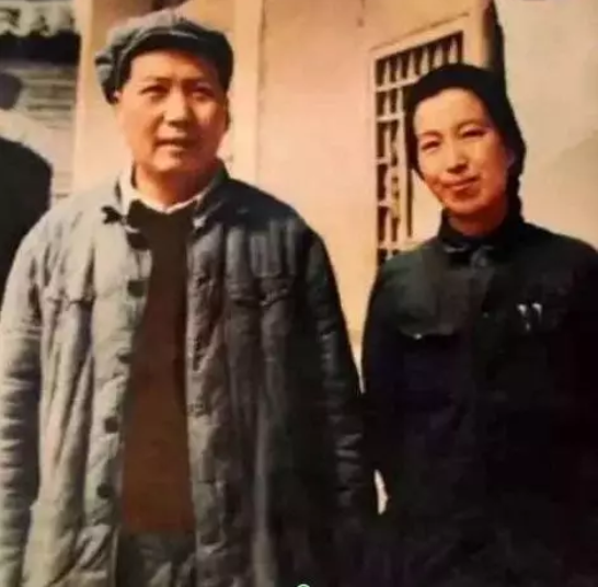 老照片|毛主席珍贵老照片,与江青的彩色合照,看起来非常恩爱