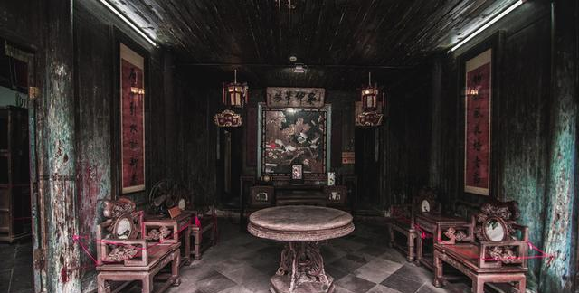 凤凰古城|凤凰古城“凉了”，国庆第一天景区游人寥寥可数，你还愿意去吗？