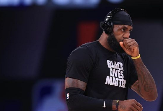 勒布朗·詹姆斯|创历史！詹姆斯成首位季后赛7000分先生，遥遥领先乔丹等传奇