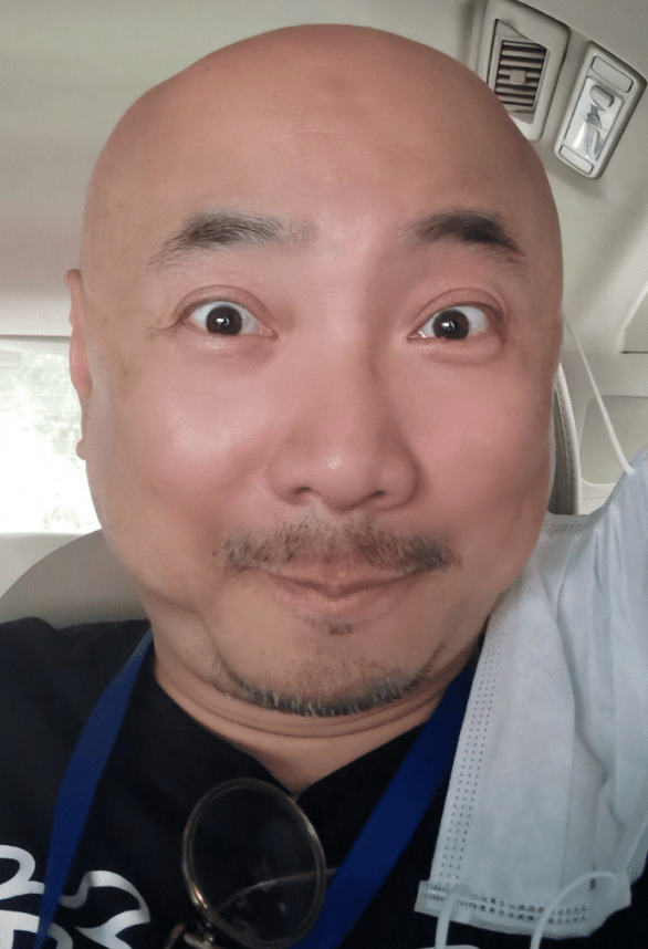 徐峥|徐峥11岁女儿曝光,与母亲陶虹似姐妹,却被调侃长成女版徐峥!