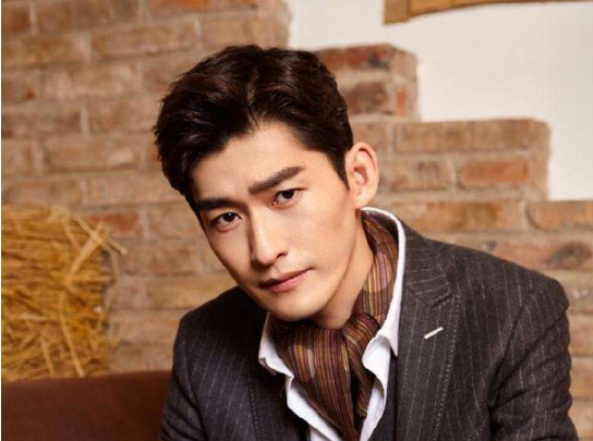 富二代|只能演“有钱人”的4位明星，前三位是在演，最后一位才是真有钱！