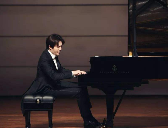 |用手指弹动乐章，作为钢琴大师的李云迪，得到了很多突破